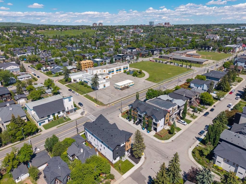 2402 Westmount Road Nw, Calgary, AB
