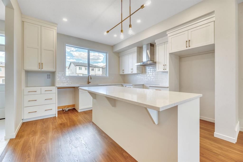152 Annette Villas Nw, Calgary, AB