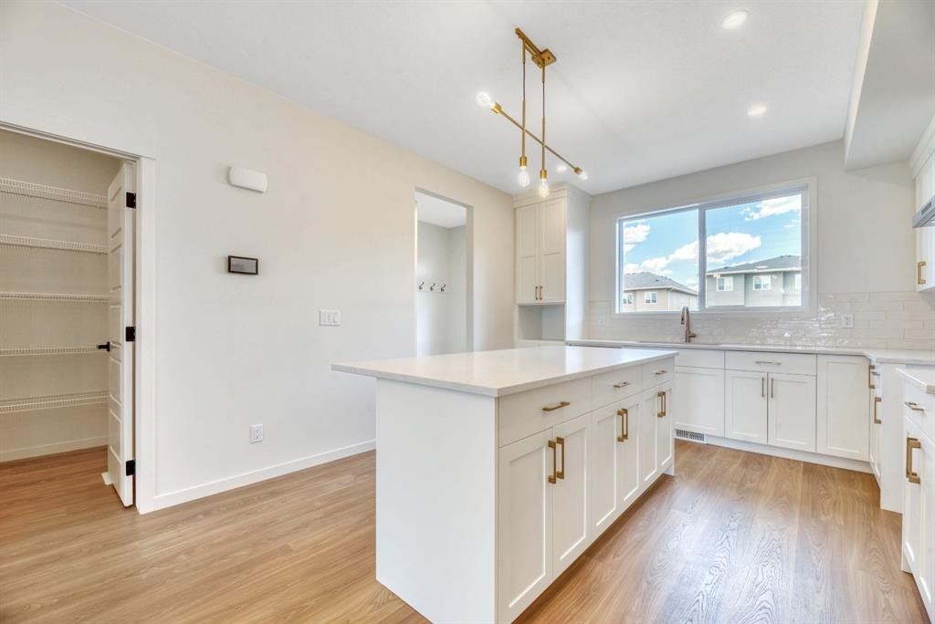 152 Annette Villas Nw, Calgary, AB