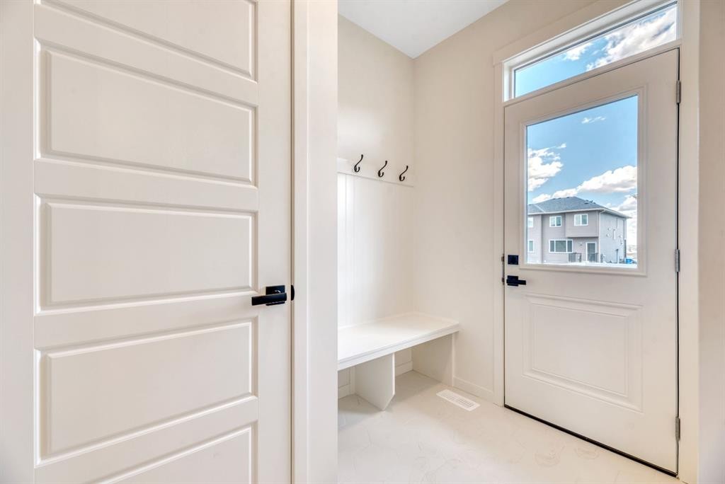 152 Annette Villas Nw, Calgary, AB