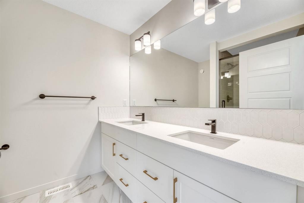 152 Annette Villas Nw, Calgary, AB