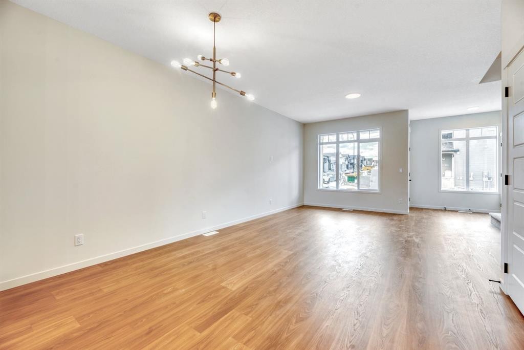 152 Annette Villas Nw, Calgary, AB