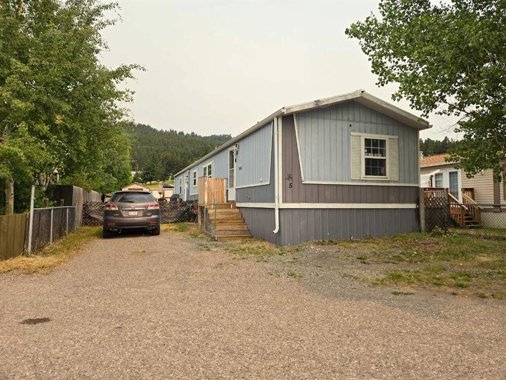 5A-6101 20 Avenue, Coleman, AB - Outdoor