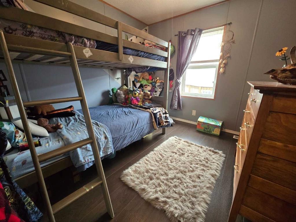 5A-6101 20 Avenue, Coleman, AB - Indoor Photo Showing Bedroom