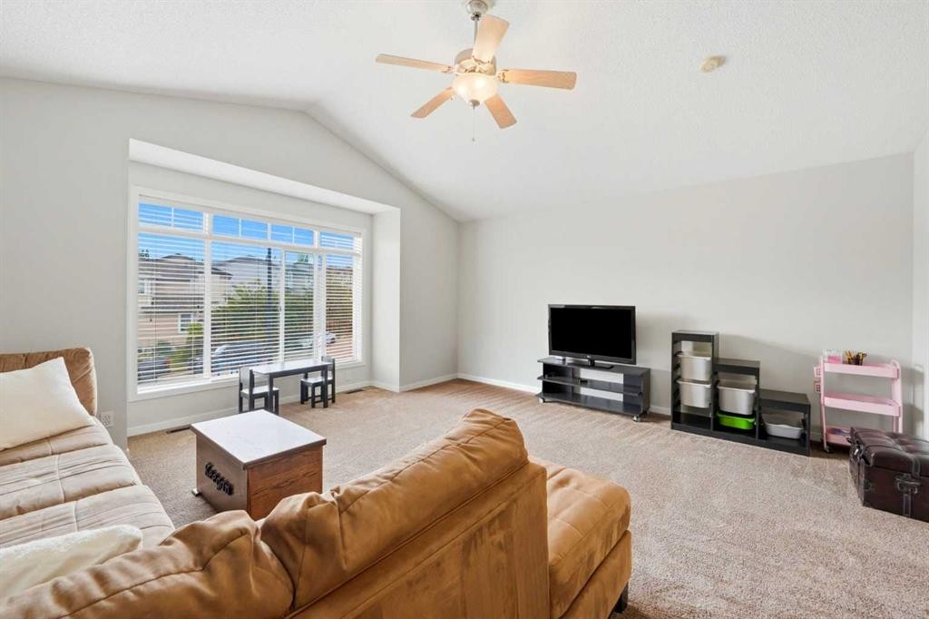 82 Springborough Point Sw, Calgary, AB
