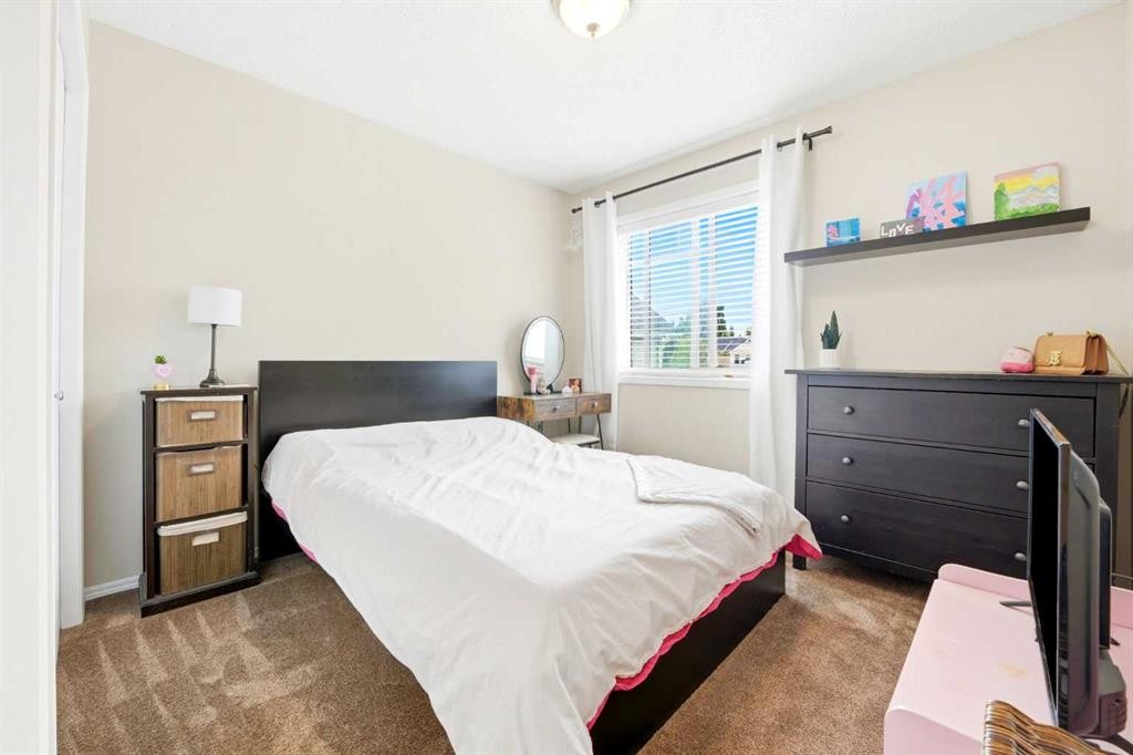 82 Springborough Point Sw, Calgary, AB
