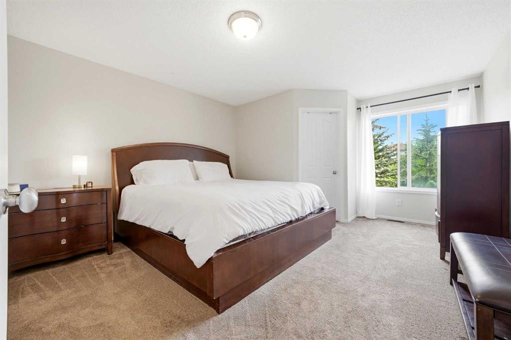 82 Springborough Point Sw, Calgary, AB