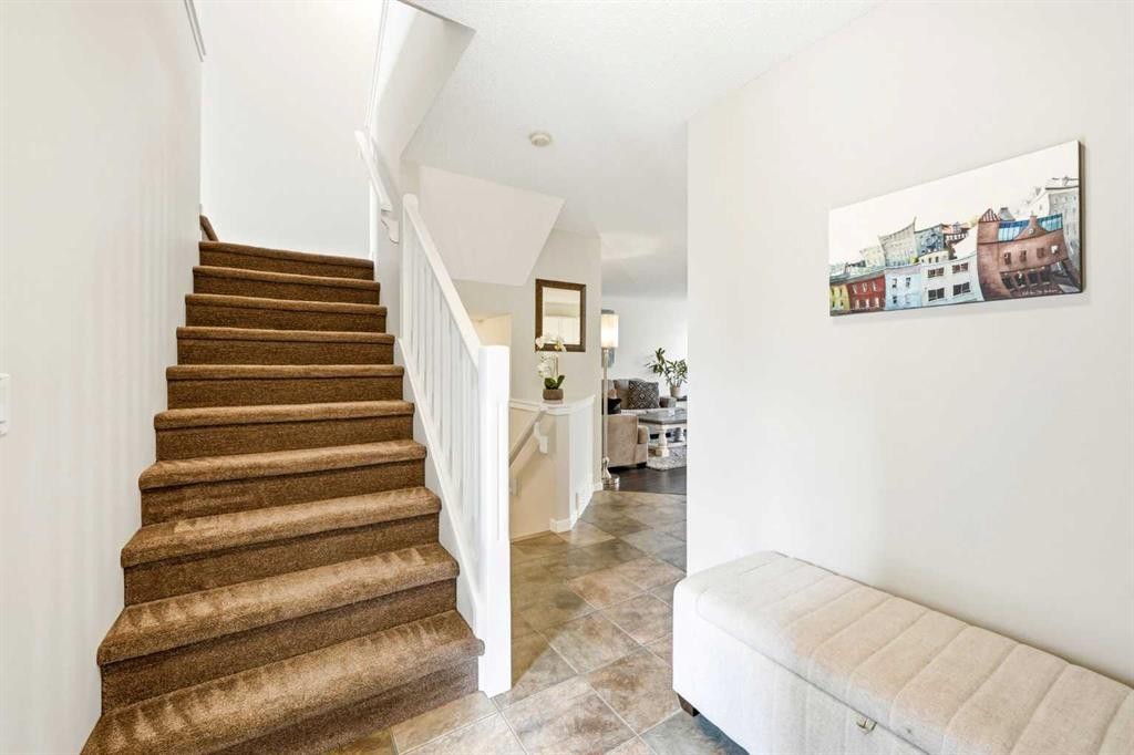 82 Springborough Point Sw, Calgary, AB