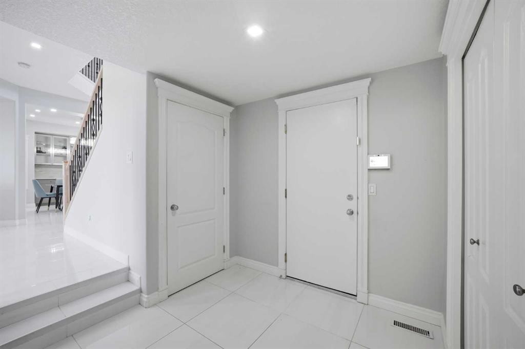 1433 Strathcona Drive Sw, Calgary, AB