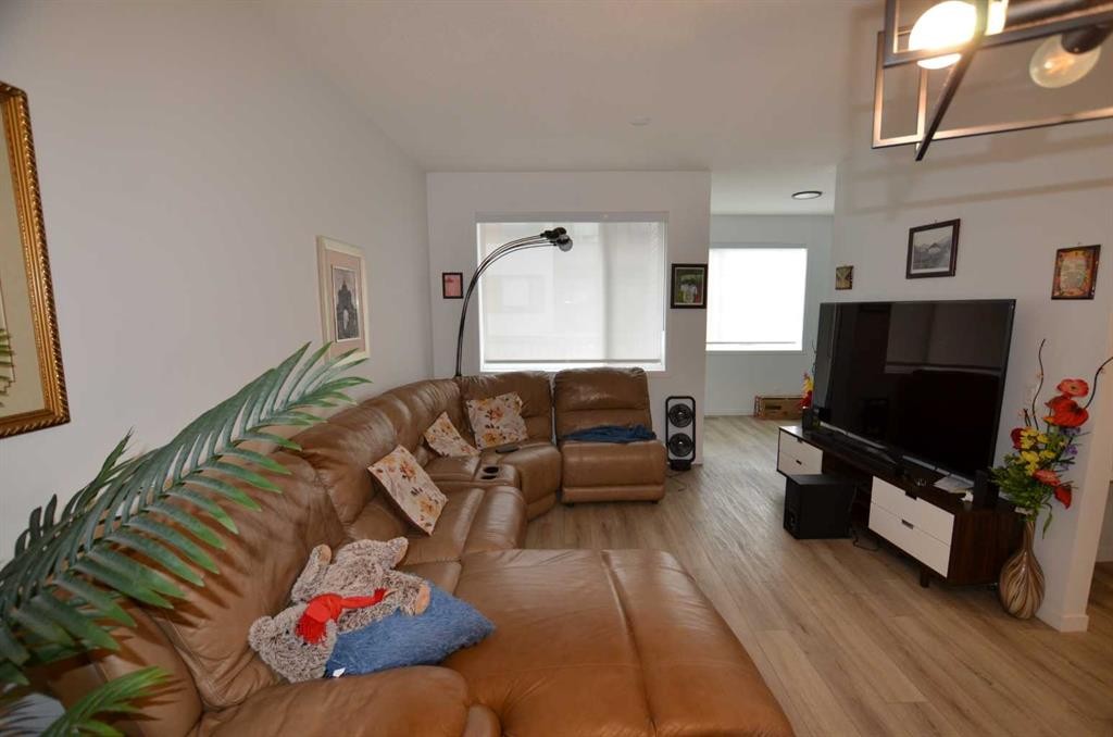 310 Corner Glen Circle Ne, Calgary, AB