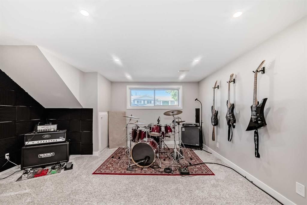 170 Lake Sylvan Close Se, Calgary, AB - Indoor Photo Showing Other Room