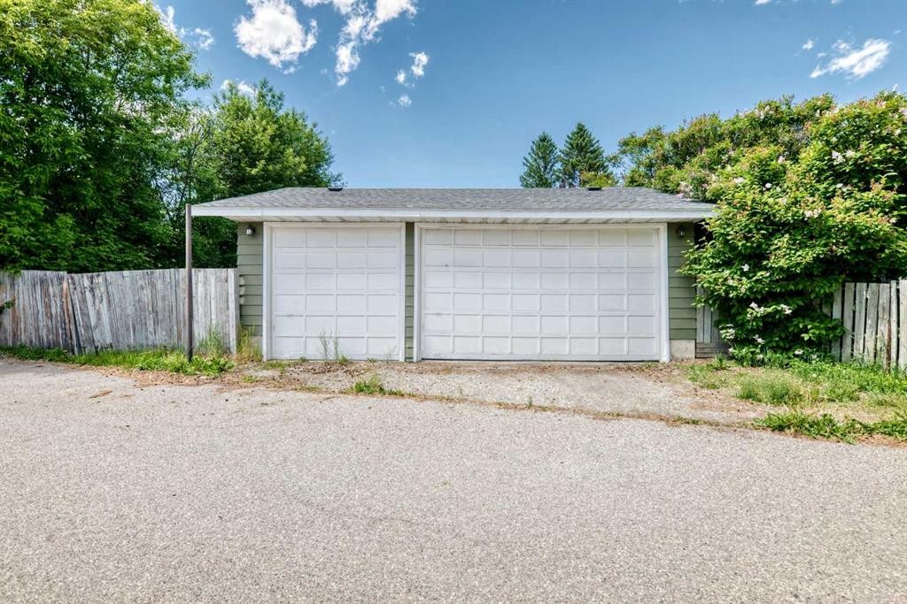 170 Lake Sylvan Close Se, Calgary, AB - Outdoor