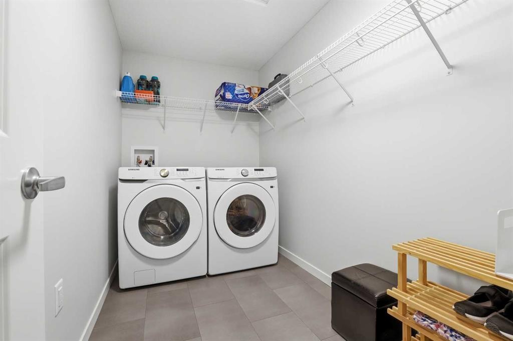 3420-33 Carringham Gate Nw, Calgary, AB - Indoor Photo Showing Laundry Room