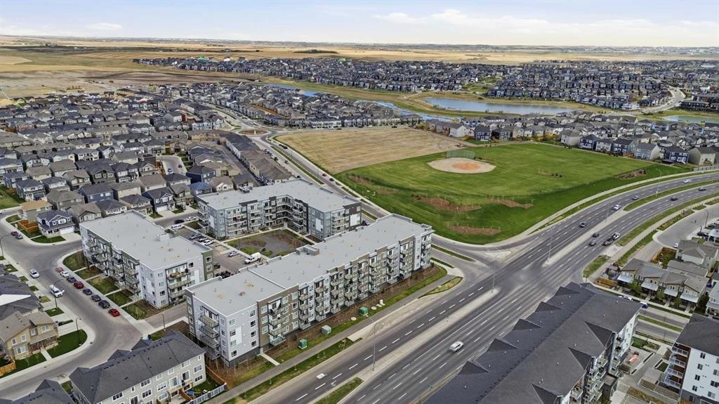3420-33 Carringham Gate Nw, Calgary, AB - Outdoor With View