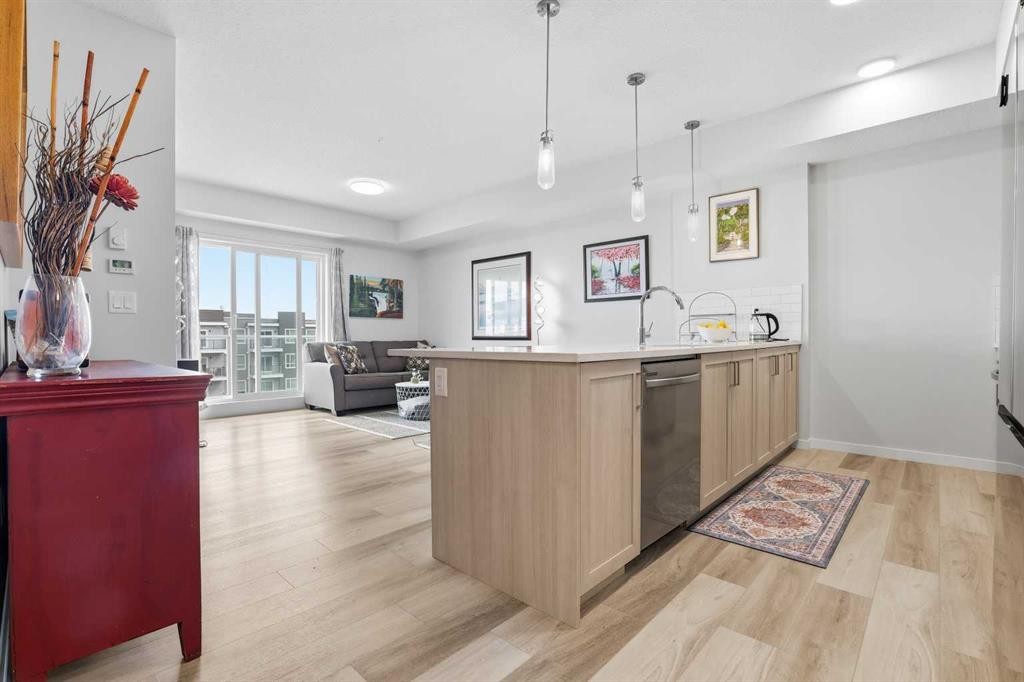 3420-33 Carringham Gate Nw, Calgary, AB - Indoor Photo Showing Kitchen