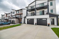 12 Vincent Gate Sylvan Lake, AB T4S 0V7