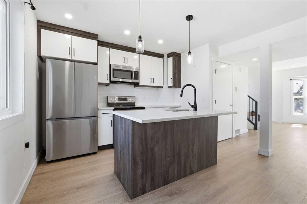 58 Taraglen Road Ne, Calgary, AB - Indoor Photo Showing Kitchen With Stainless Steel Kitchen With Upgraded Kitchen