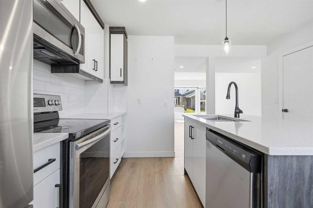 58 Taraglen Road Ne, Calgary, AB - Indoor Photo Showing Kitchen With Stainless Steel Kitchen With Upgraded Kitchen