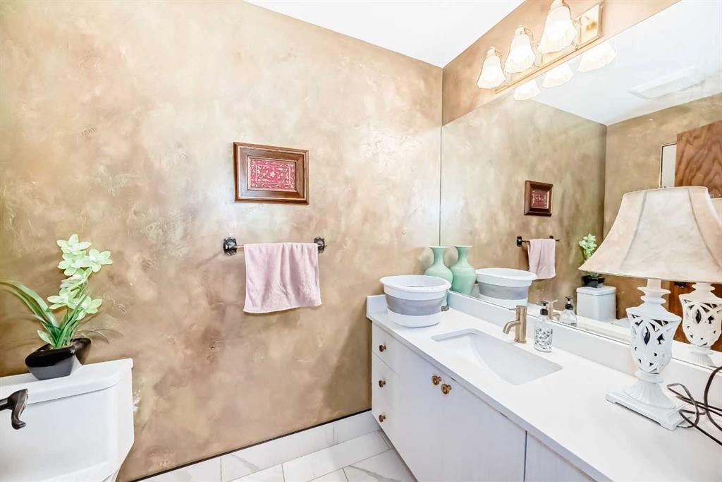 156 Edgehill Close Nw, Calgary, AB