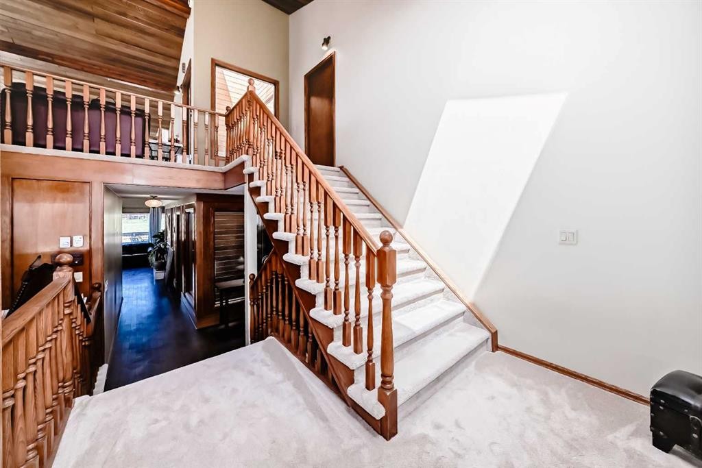 156 Edgehill Close Nw, Calgary, AB