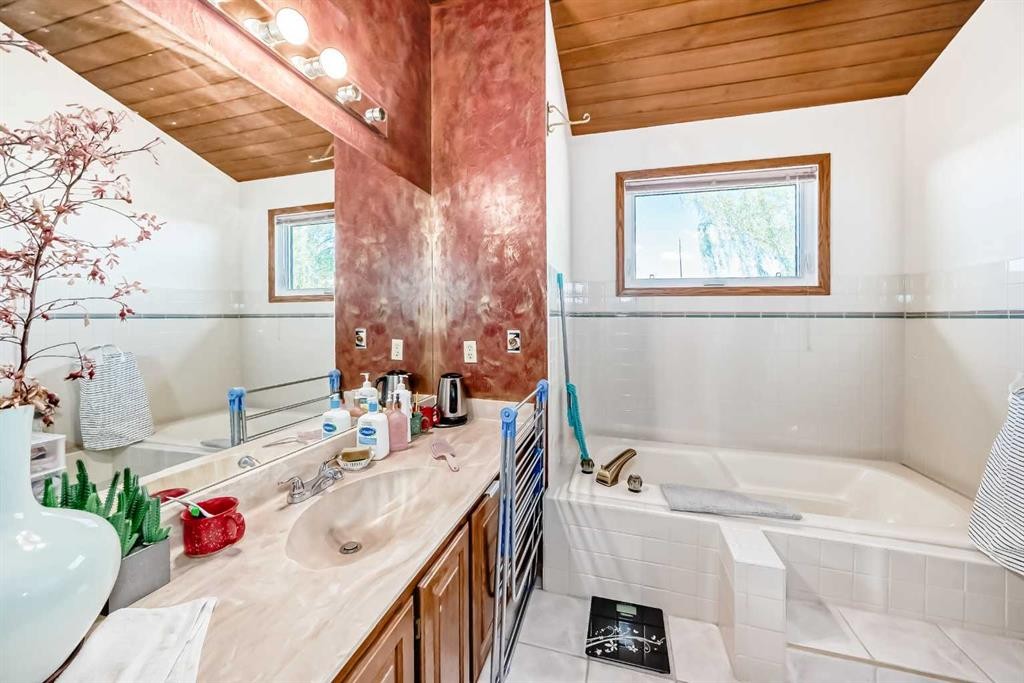 156 Edgehill Close Nw, Calgary, AB