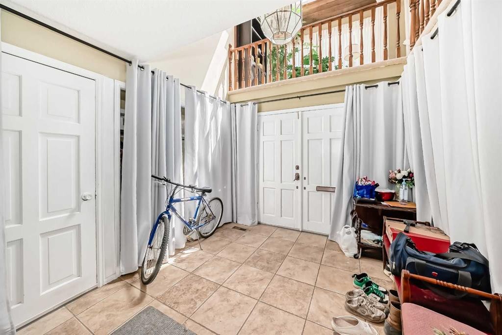 156 Edgehill Close Nw, Calgary, AB