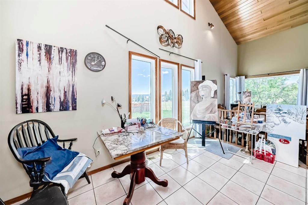 156 Edgehill Close Nw, Calgary, AB