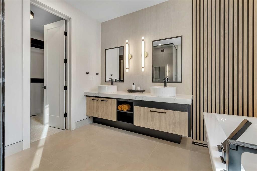 342 Normandy Drive Sw, Calgary, AB - Indoor Photo Showing Bathroom