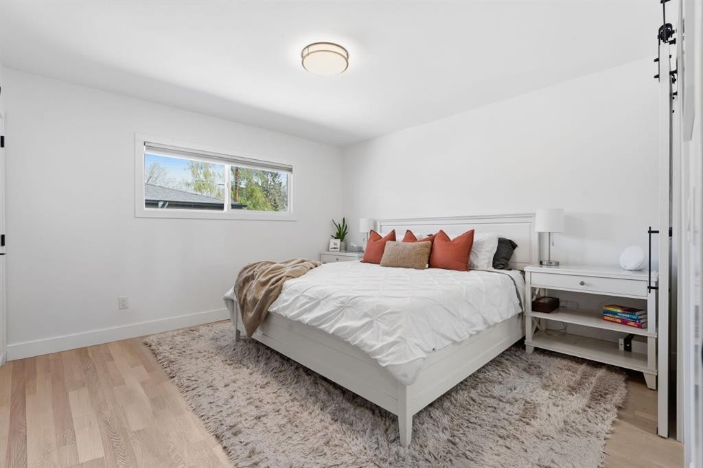 87 Armstrong Crescent Se, Calgary, AB - Indoor Photo Showing Bedroom