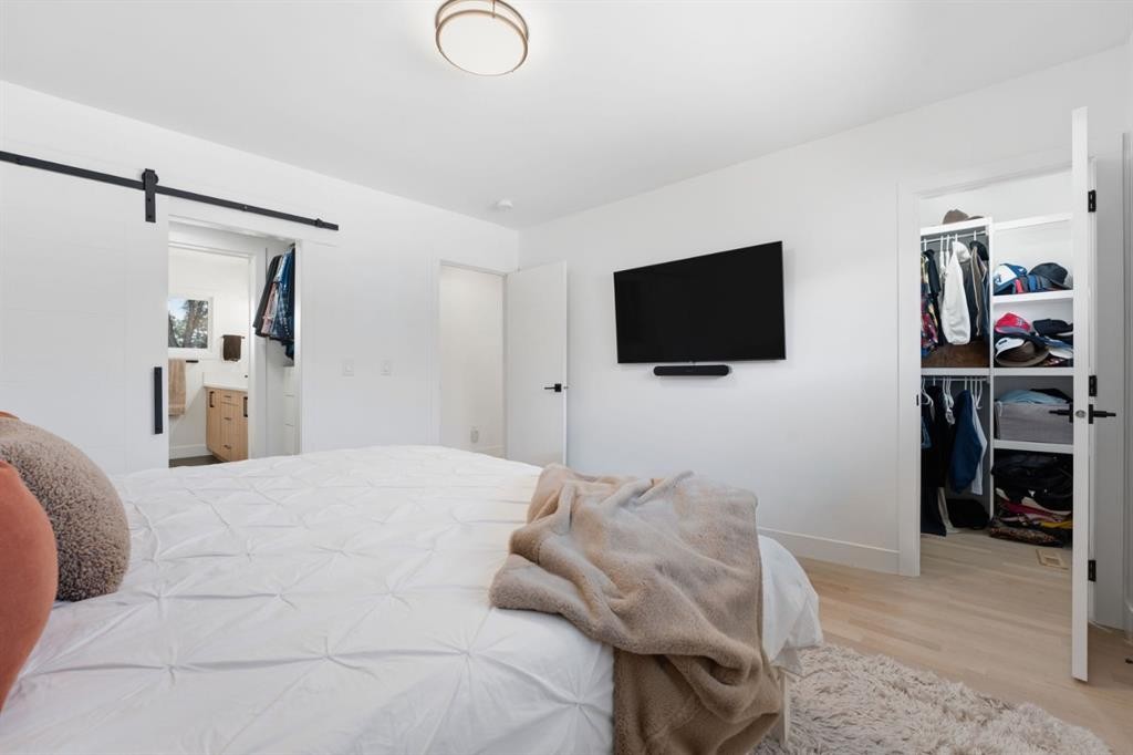 87 Armstrong Crescent Se, Calgary, AB - Indoor Photo Showing Bedroom