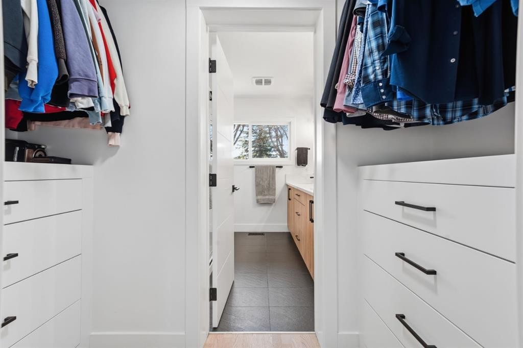 87 Armstrong Crescent Se, Calgary, AB - Indoor Photo Showing Other Room