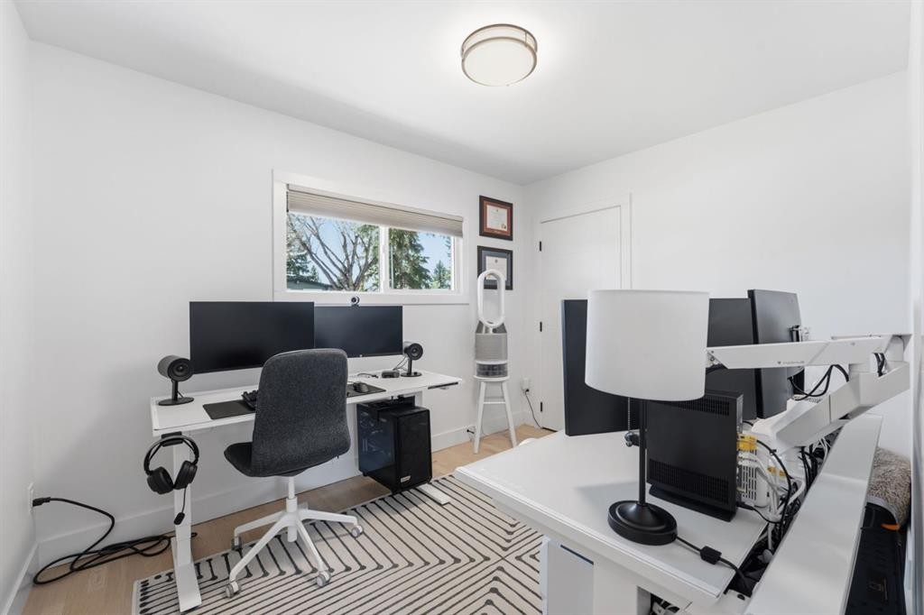 87 Armstrong Crescent Se, Calgary, AB - Indoor Photo Showing Office