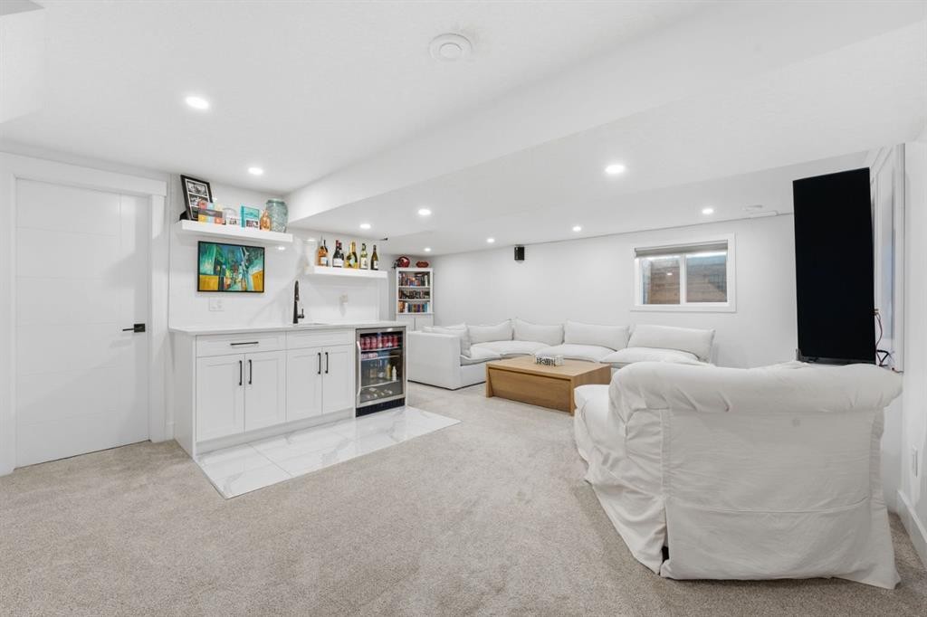 87 Armstrong Crescent Se, Calgary, AB - Indoor