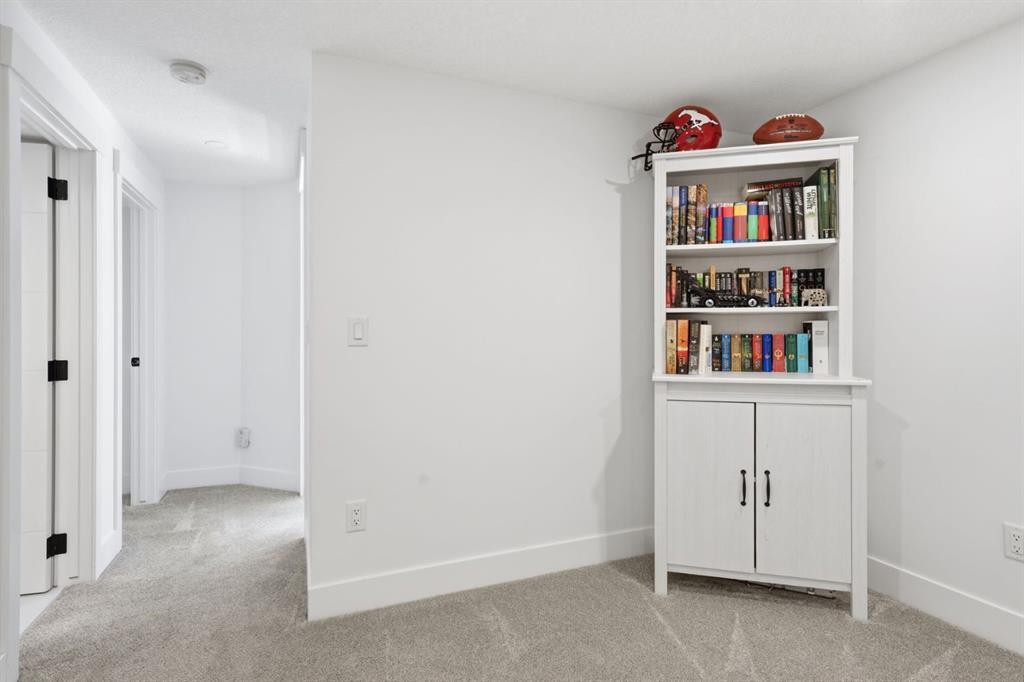 87 Armstrong Crescent Se, Calgary, AB - Indoor Photo Showing Other Room