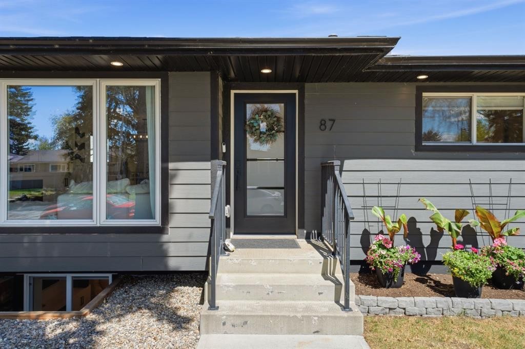 87 Armstrong Crescent Se, Calgary, AB - Outdoor With Deck Patio Veranda