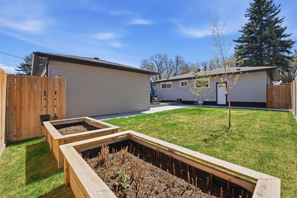 87 Armstrong Crescent Se, Calgary, AB - Outdoor