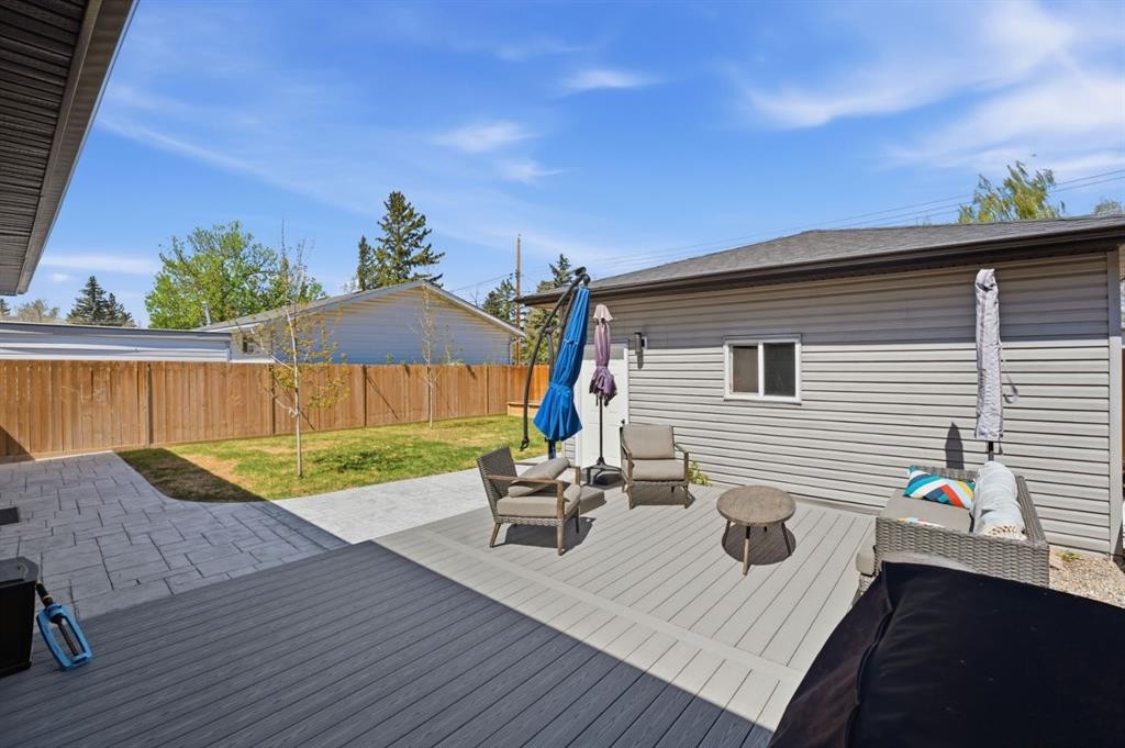 87 Armstrong Crescent Se, Calgary, AB - Outdoor With Exterior