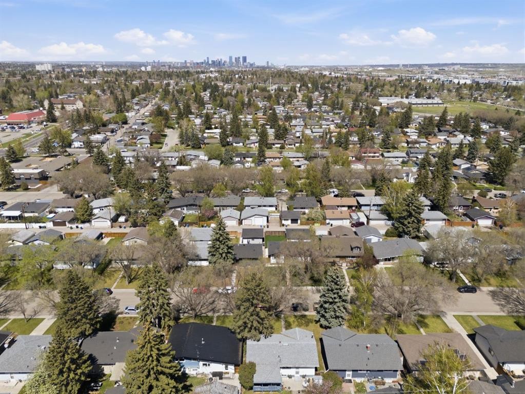 87 Armstrong Crescent Se, Calgary, AB - Outdoor With View