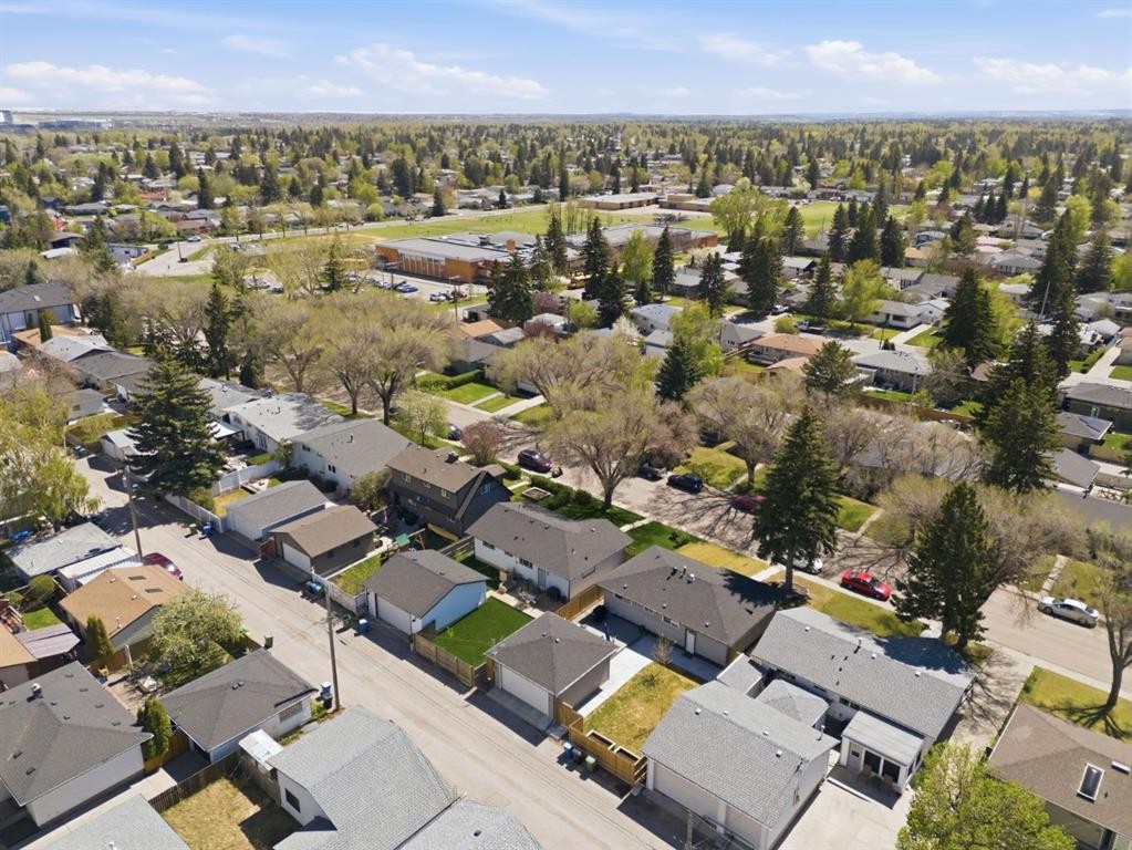 87 Armstrong Crescent Se, Calgary, AB - Outdoor With View
