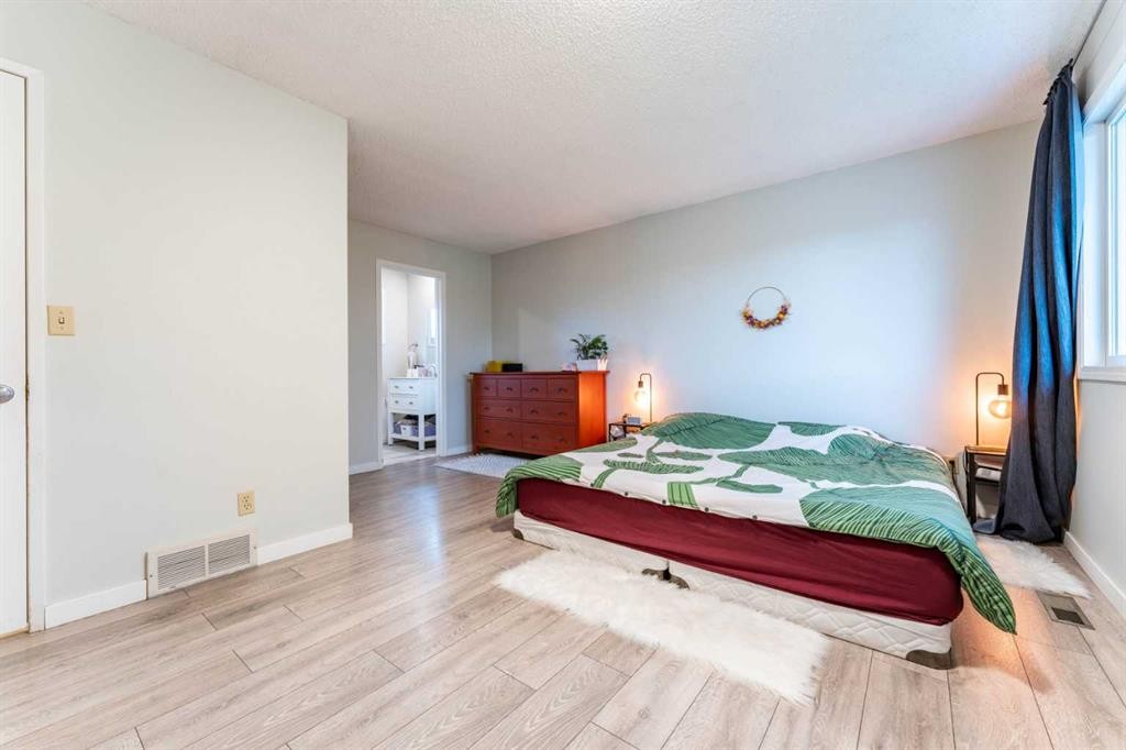 332 Deer Run Crescent Se, Calgary, AB