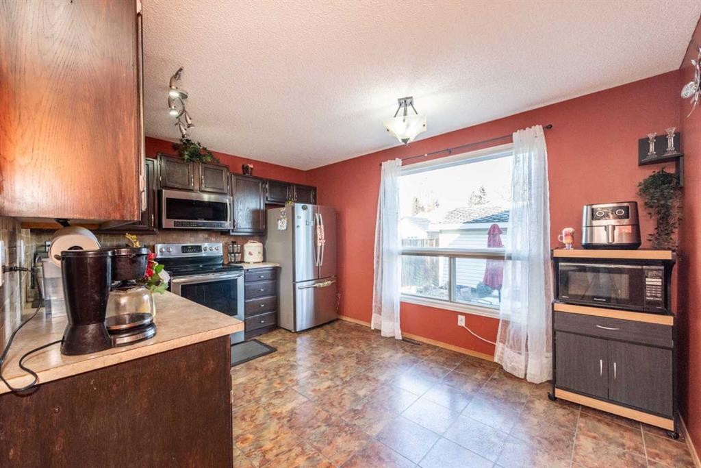 78 Queen Anne Close Se, Calgary, AB