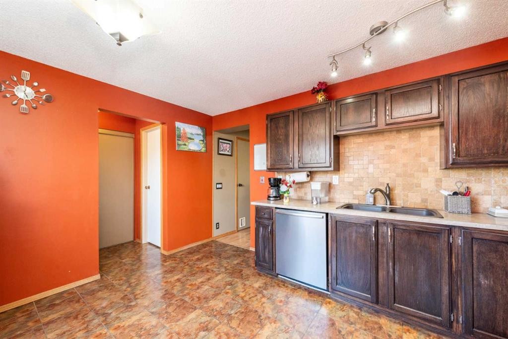 78 Queen Anne Close Se, Calgary, AB