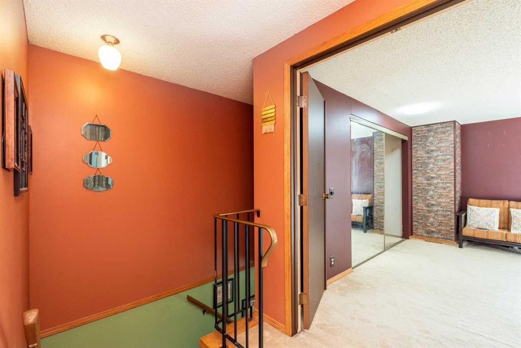 78 Queen Anne Close Se, Calgary, AB