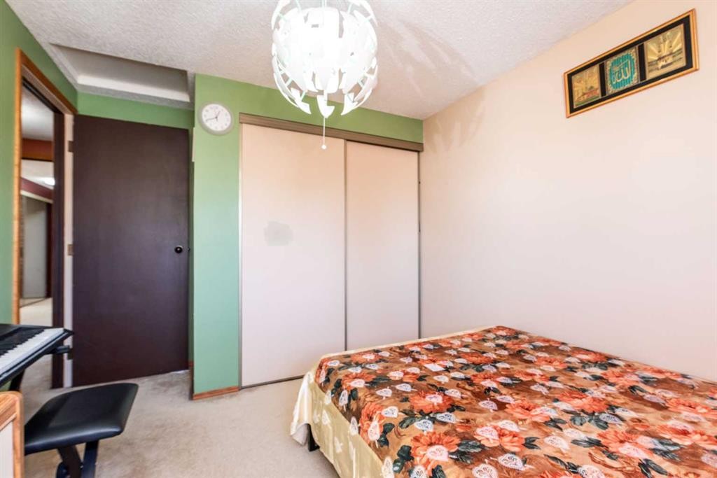 78 Queen Anne Close Se, Calgary, AB
