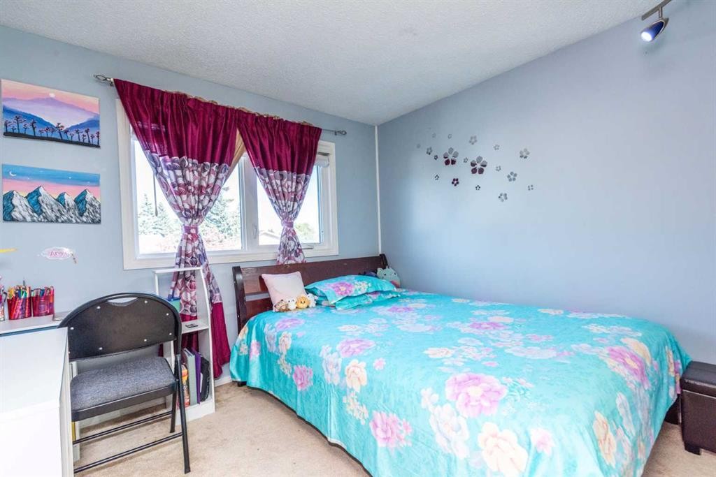 78 Queen Anne Close Se, Calgary, AB