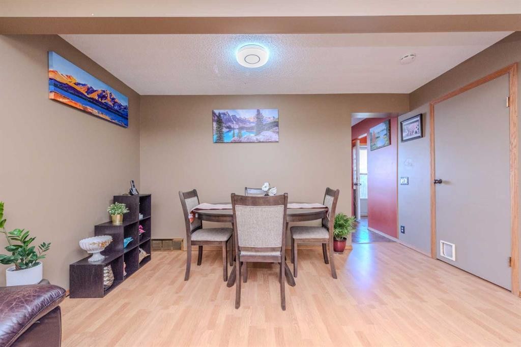 78 Queen Anne Close Se, Calgary, AB