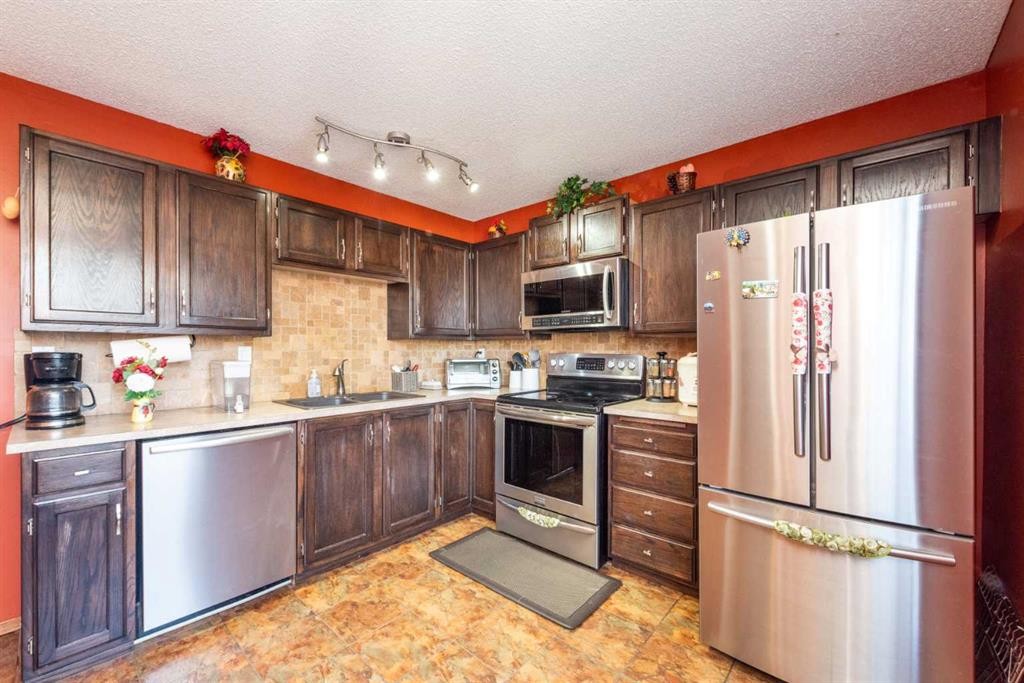 78 Queen Anne Close Se, Calgary, AB