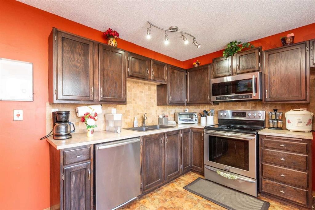 78 Queen Anne Close Se, Calgary, AB