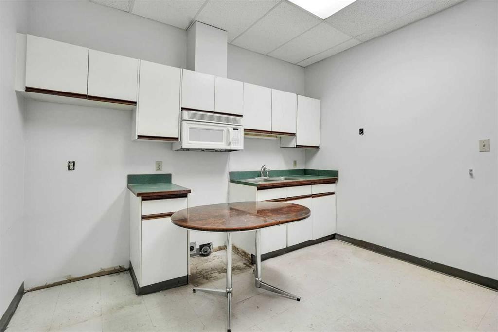 123 Any Avenue Sw, Calgary, AB
