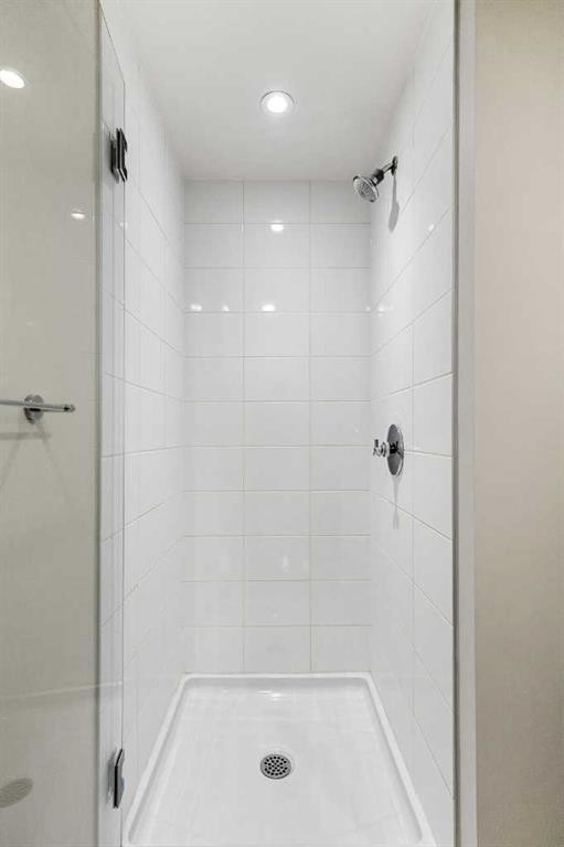 1712-222 Riverfront Avenue Sw, Calgary, AB - Indoor Photo Showing Bathroom